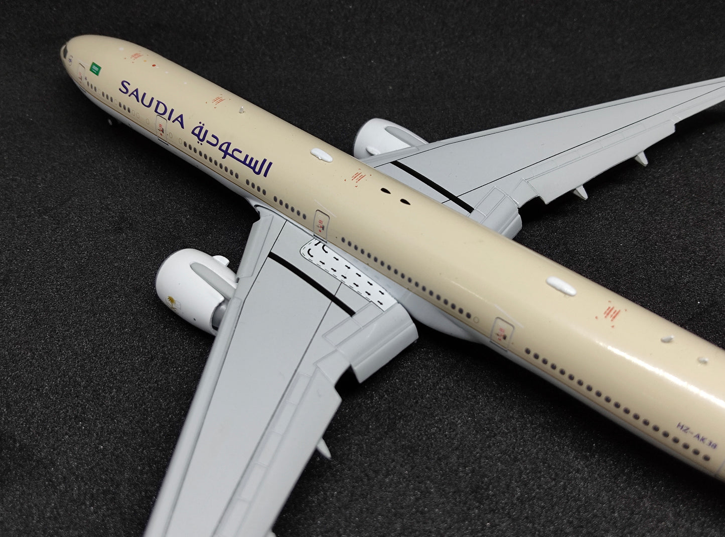 Saudia Boeing 777-300ER HZ-AK38 Flaps Down 1/400 Diecast Scale Model JCWings