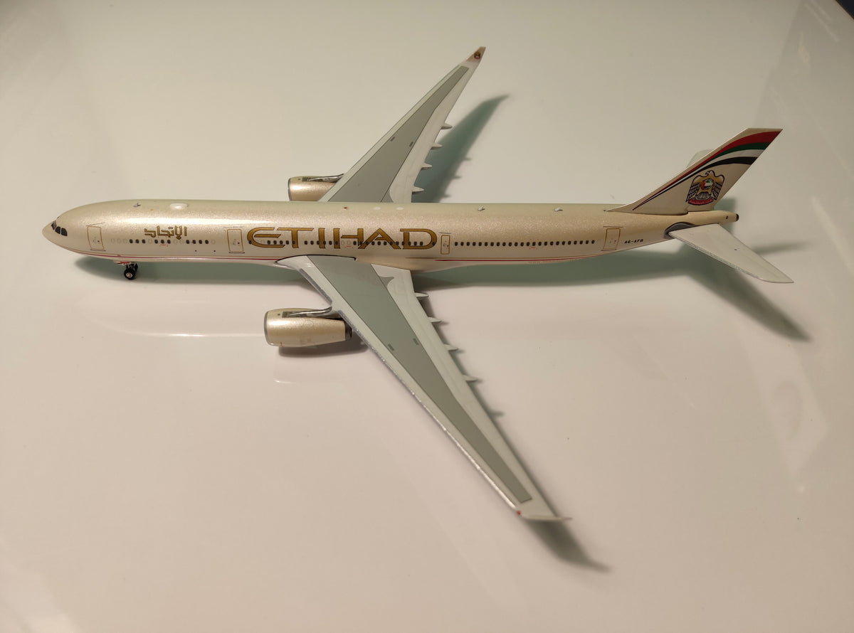 Etihad Airways Airbus A330-300 A6-AFB 1/400 Scale Diecast Phoenix Models