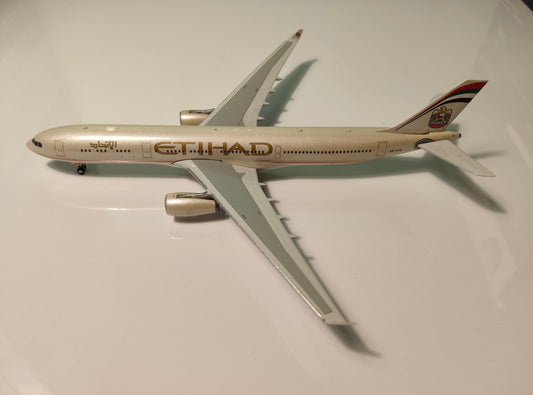 Etihad Airways Airbus A330-300 A6-AFB 1/400 Scale Diecast Phoenix Models