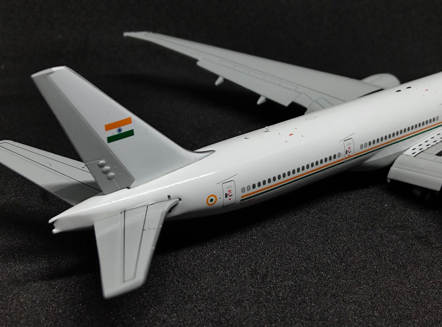 Bharat India Boeing 777-300ER VT-ALV 1/400 Aircraft Scale Model JCWings