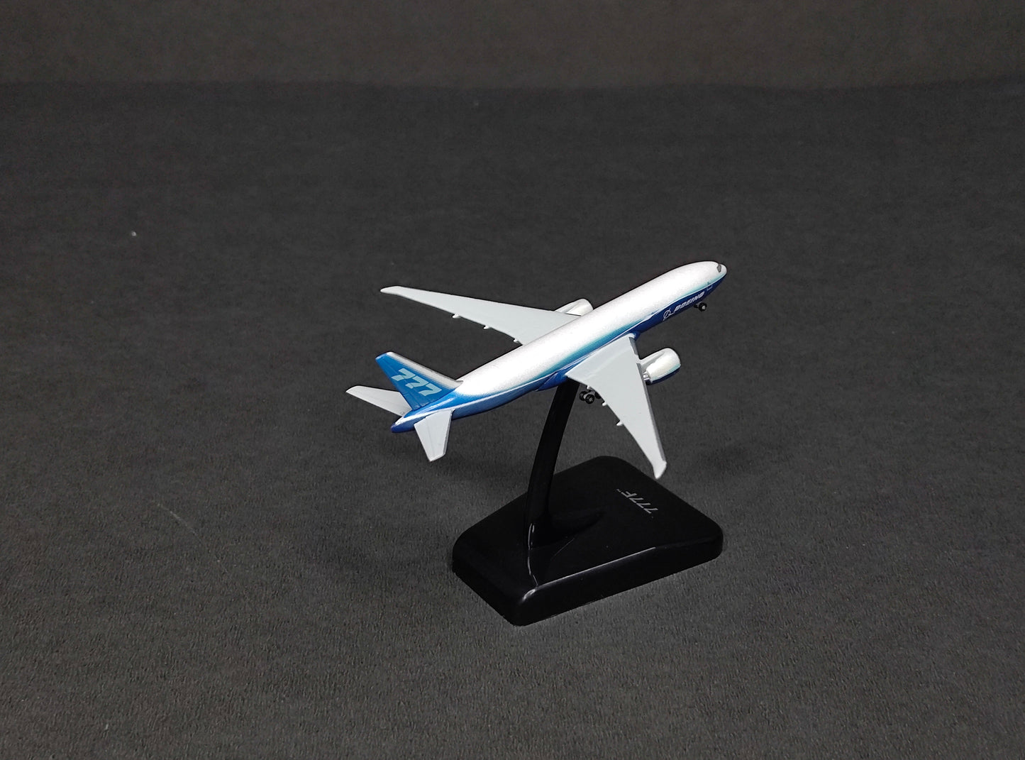 Boeing Company House Colour Boeing B777-200F 1/1000 Diecast Scale Model Hogan Wings