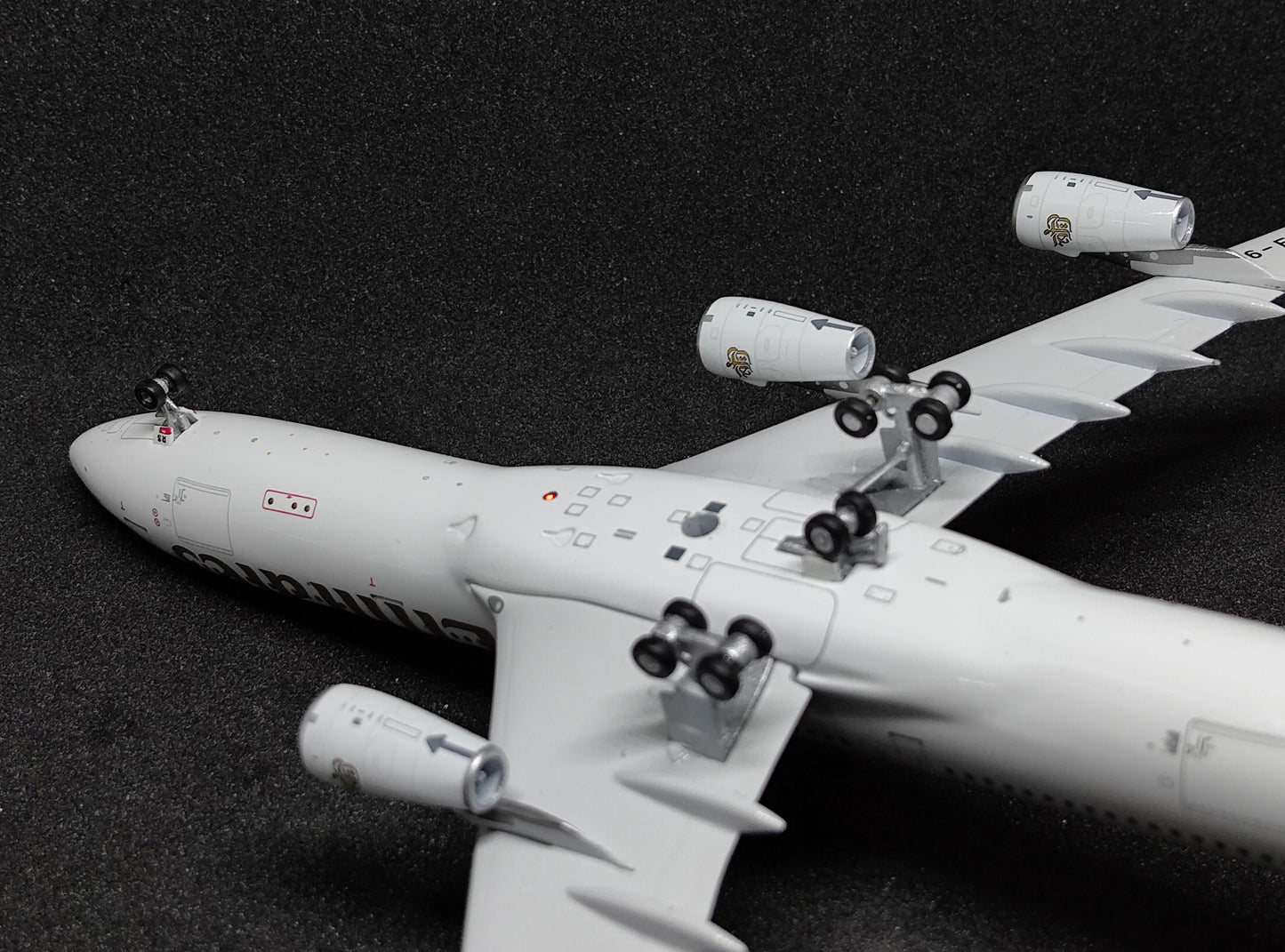 Emirates Airbus A340-300 A6-ERS 1/400 Diecast Model Aviation400