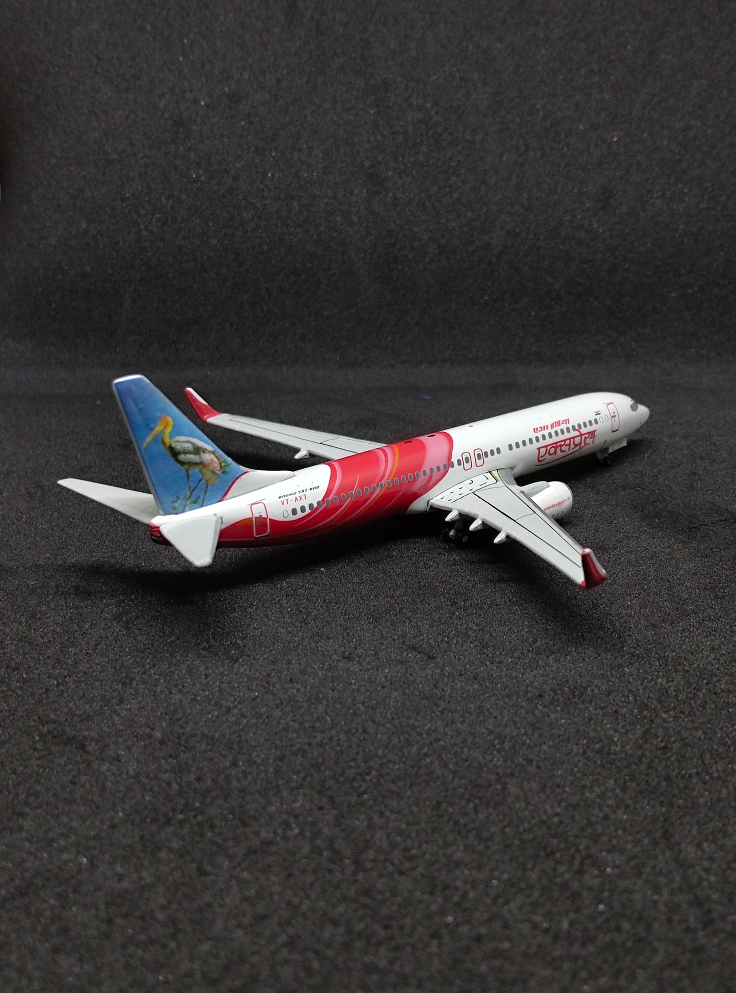 എയർ ഇന്ത്യ എക്സ്പ്രസ് ബോയിംഗ് 737-800 VT-AXT (Stork & Peacock) 1/400 സ്കെയിൽ ഡൈകാസ്റ്റ് മോഡൽ ബ്രാൻഡ് ഫീനിക്സ്
