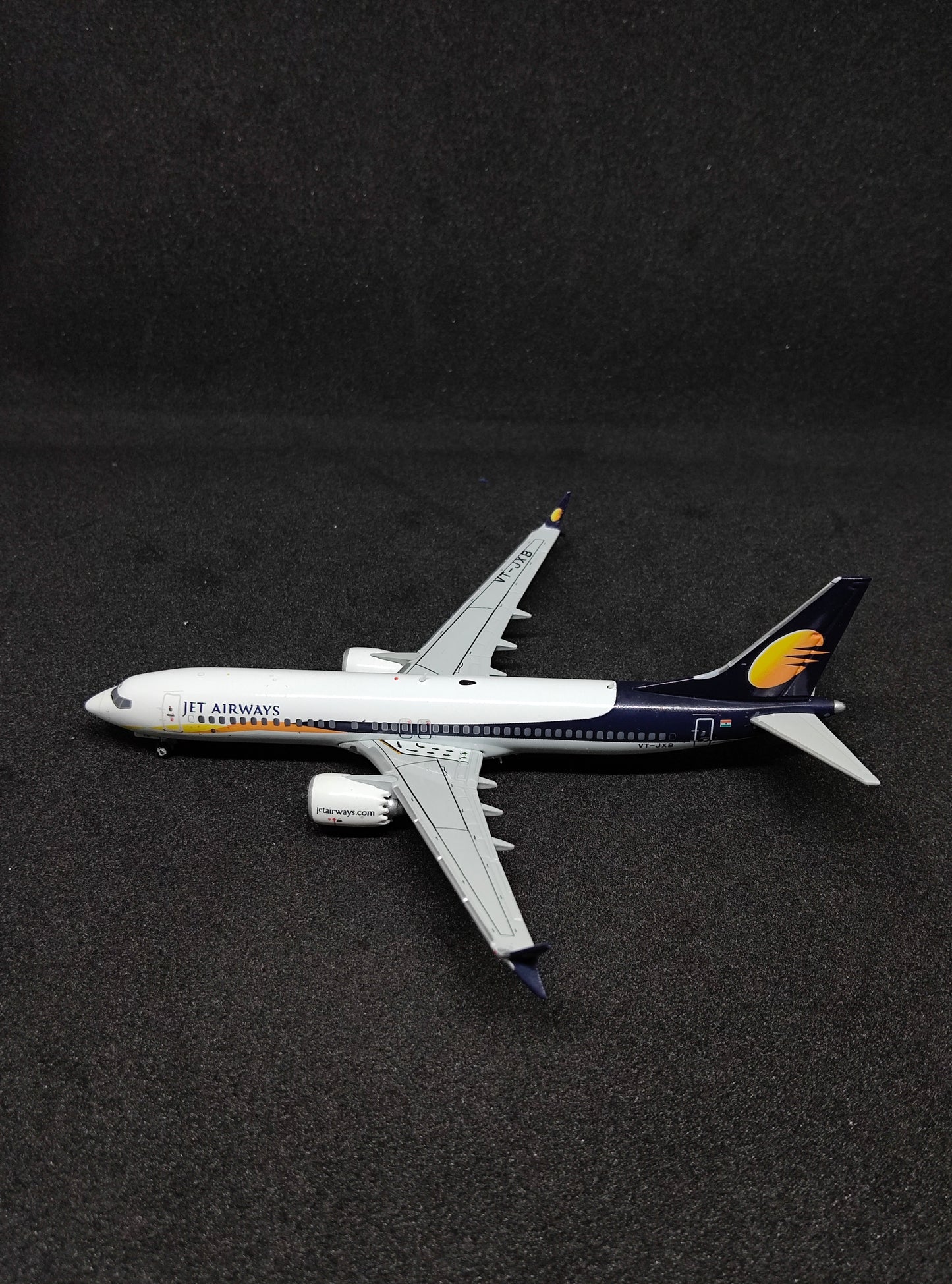 ജെറ്റ് എയർവേസ് ബോയിംഗ് 737 മാക്സ് 1/400 വിടി-ജെഎക്സ്ബി ജെസി വിംഗ്സ് ഡൈകാസ്റ്റ് സ്കെയിൽ മോഡൽ