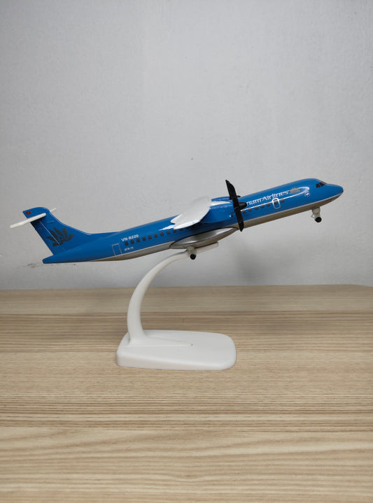 Vietnam Airlines ATR72-500 VN-B220 20cms Airplane Model