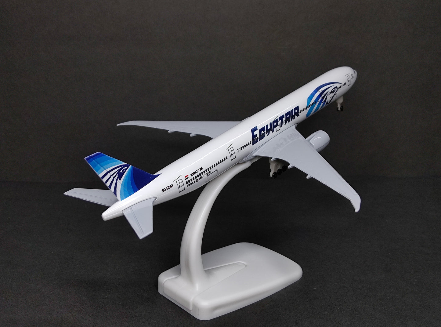 Egypt Air Boeing 777-300 SU-GDM 20cms Airplane Model
