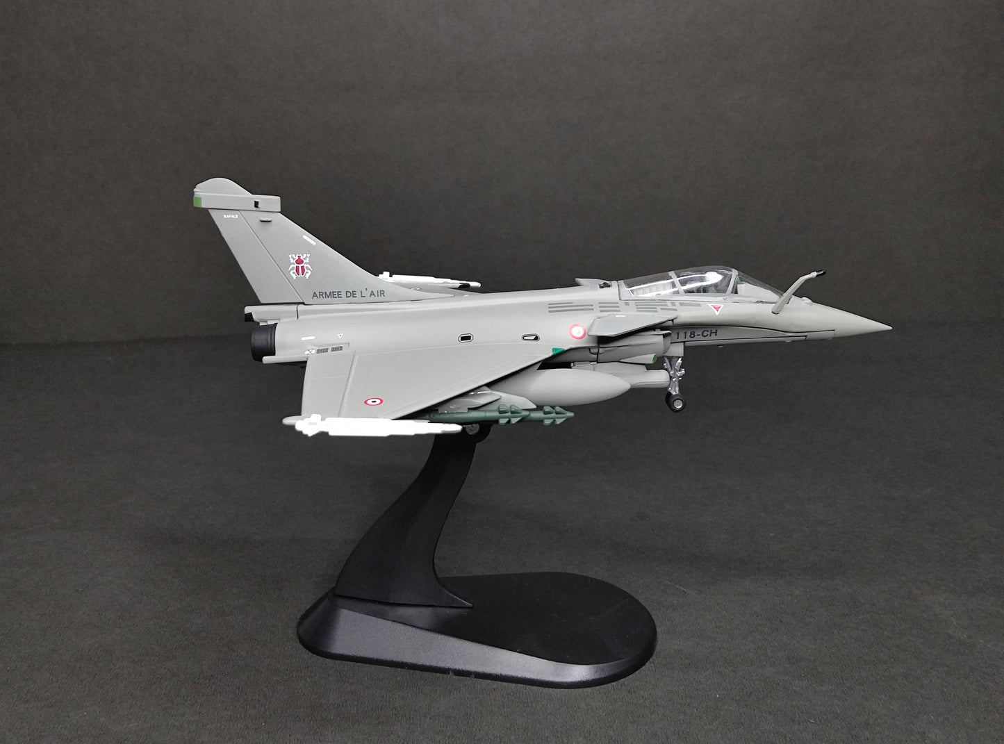 Dassault Rafale Fighter Jet 1/100 Aircraft Scale Model