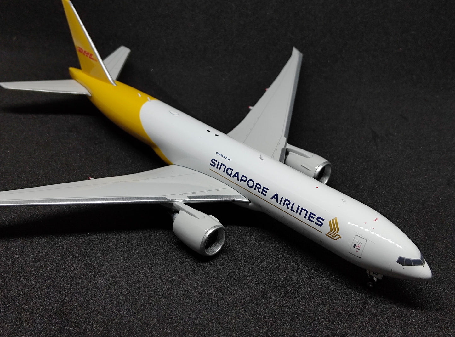 Singapore Airlines Cargo DHL Boeing 777-200LRF 9V-DHA 1/400 Phoenix Models