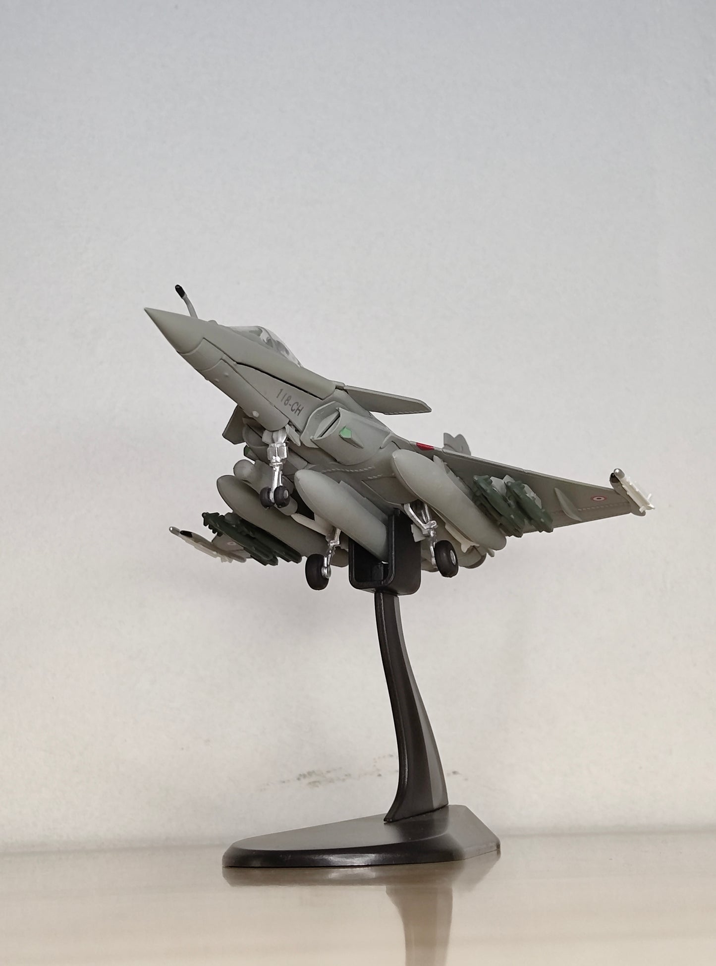 Dassault Rafale Fighter Jet 1/100 Aircraft Scale Model
