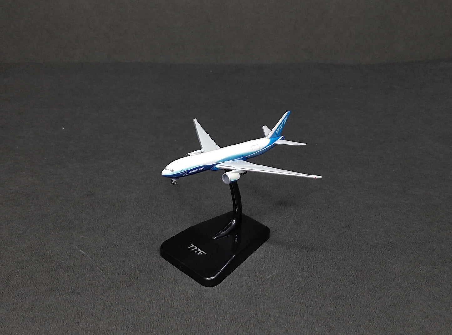 Boeing Company House Colour Boeing B777-200F 1/1000 Diecast Scale Model Hogan Wings