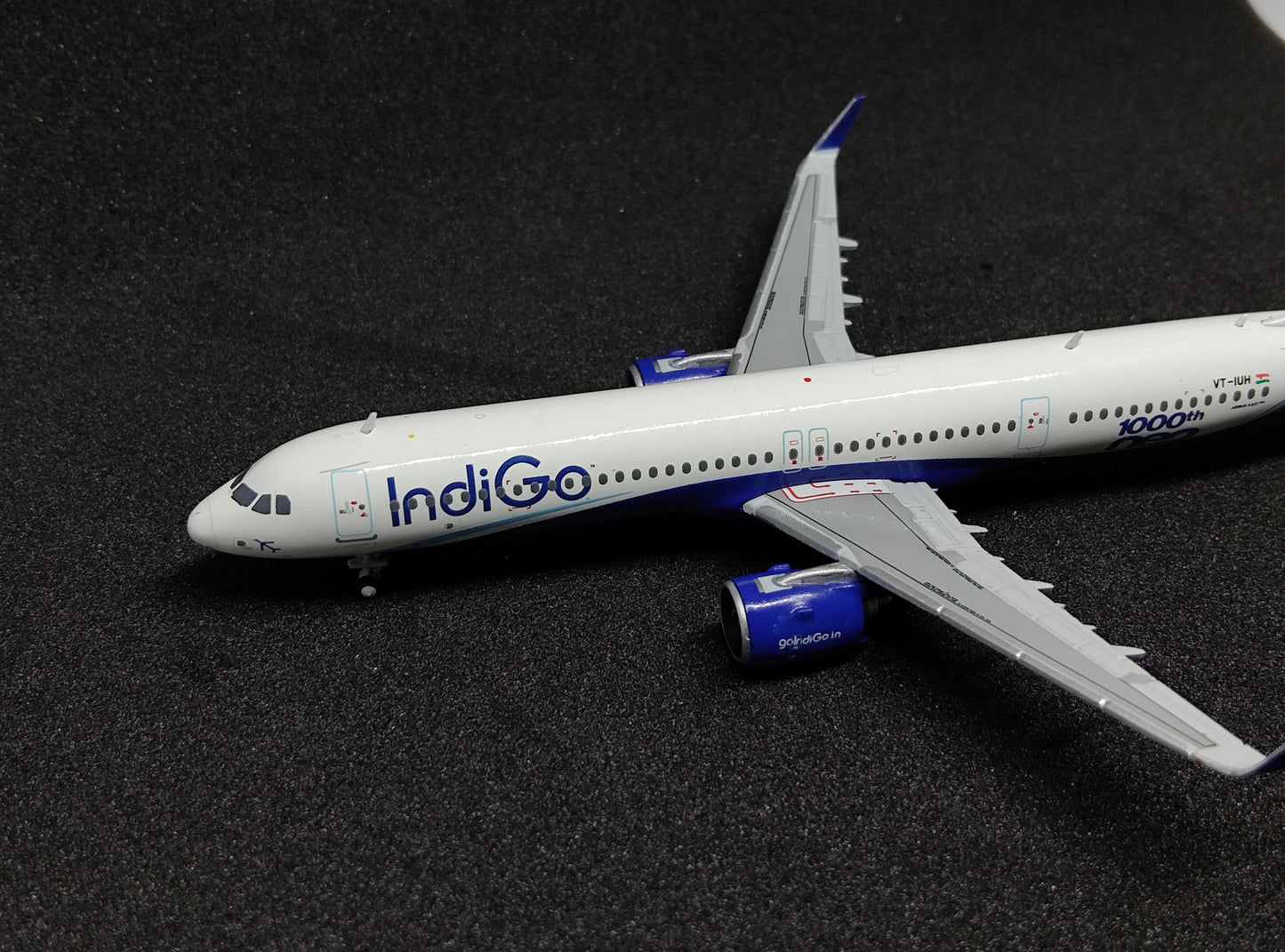 IndiGo Airbus A321neo (1000th neo sticker) VT-IUH 1/400 Diecast Scale Model JCWings