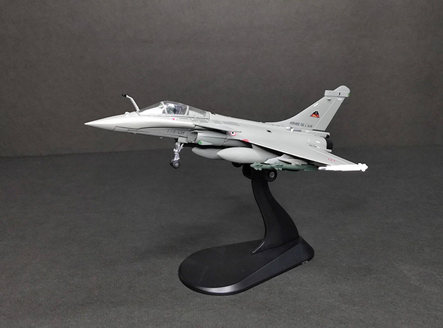 Dassault Rafale Fighter Jet 1/100 Aircraft Scale Model