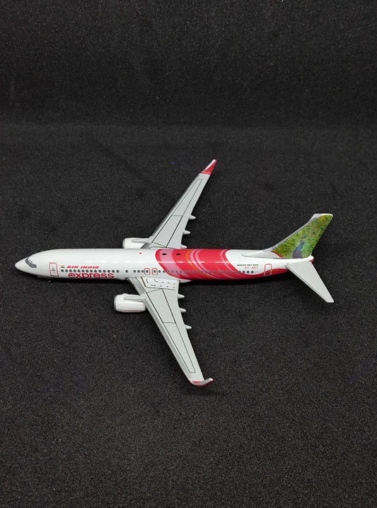 എയർ ഇന്ത്യ എക്സ്പ്രസ് ബോയിംഗ് 737-800 VT-AXT (Stork & Peacock) 1/400 സ്കെയിൽ ഡൈകാസ്റ്റ് മോഡൽ ബ്രാൻഡ് ഫീനിക്സ്