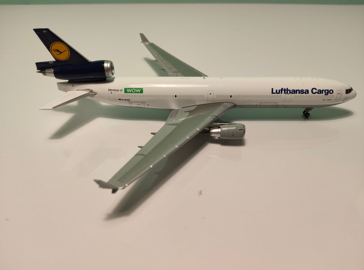 Lufthansa Cargo McDonnell Douglas MD-11F (Member of WOW Sticker) D-ALCC 1/400 Diecast Scale Model HXWings