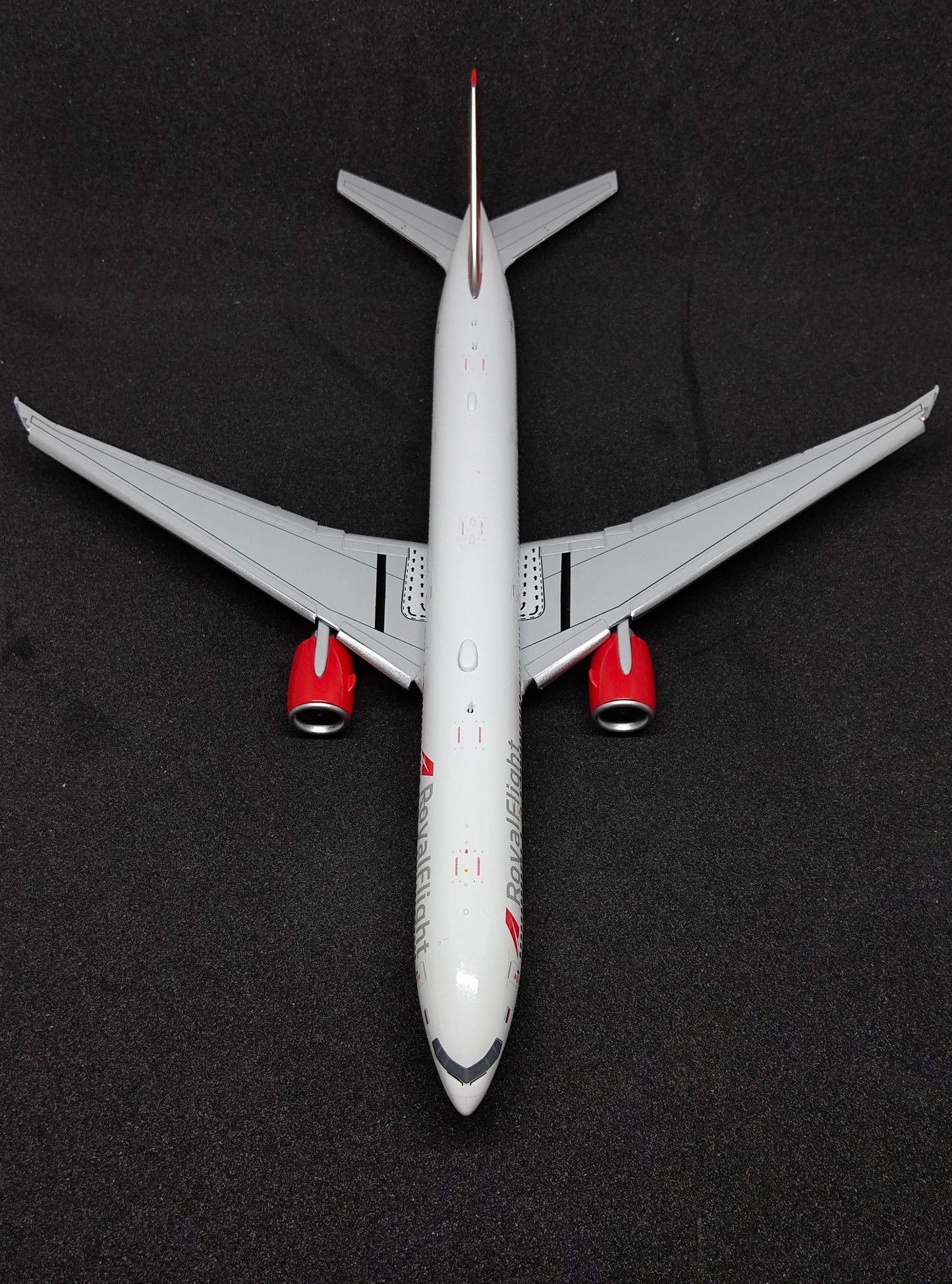 Royal Flight Boeing B777-300ER VP-BGK flaps down version 1/400 Diecast Scale Model JCWings
