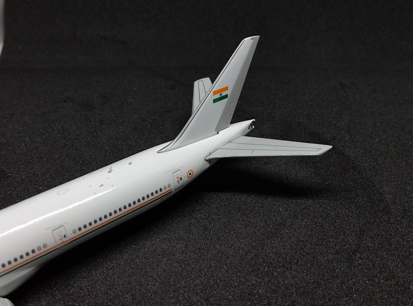 Bharat India Boeing 777-300ER VT-ALV 1/400 Aircraft Scale Model JCWings