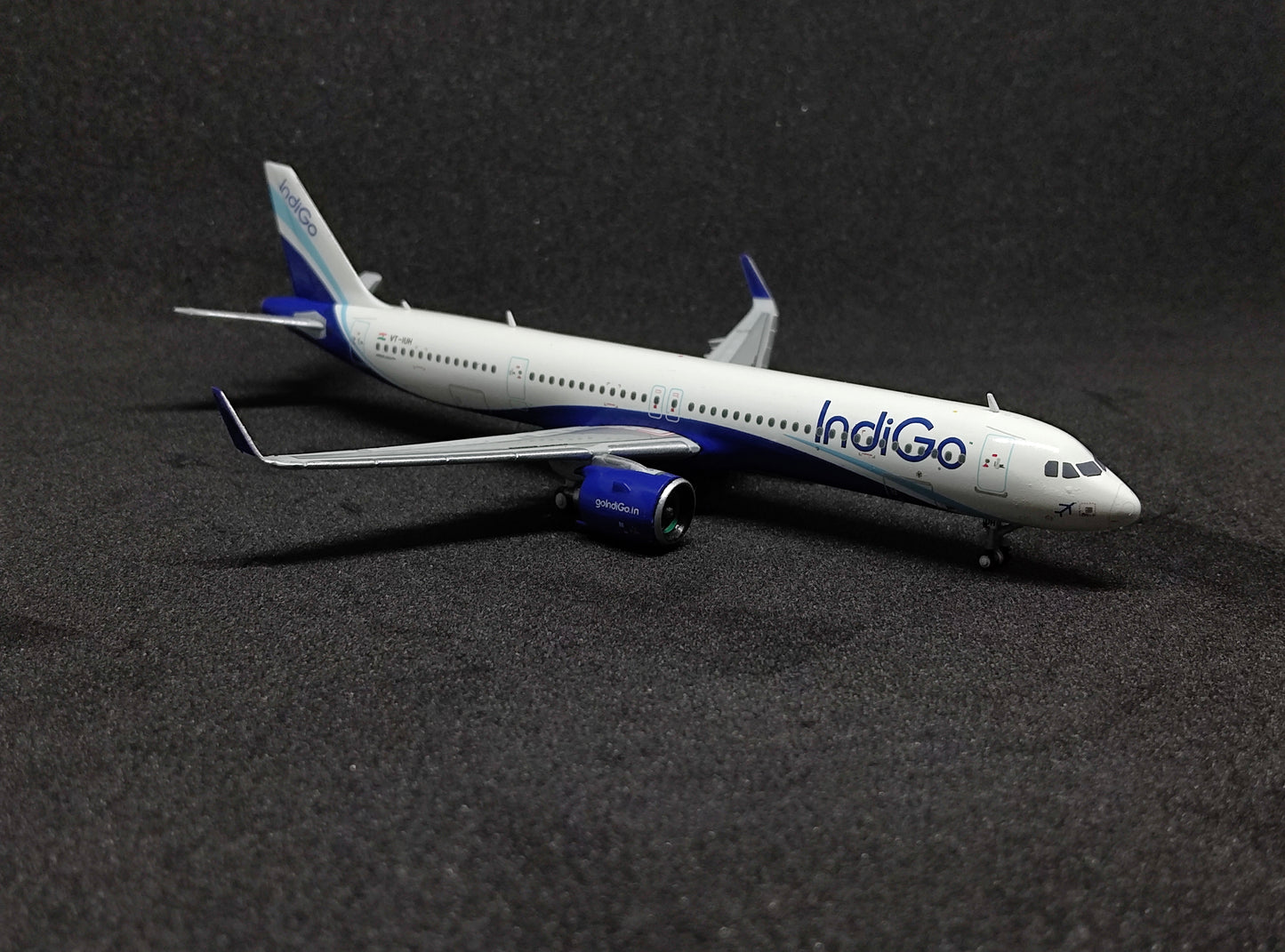 IndiGo Airbus A321neo (1000th neo sticker) VT-IUH 1/400 Diecast Scale Model JCWings