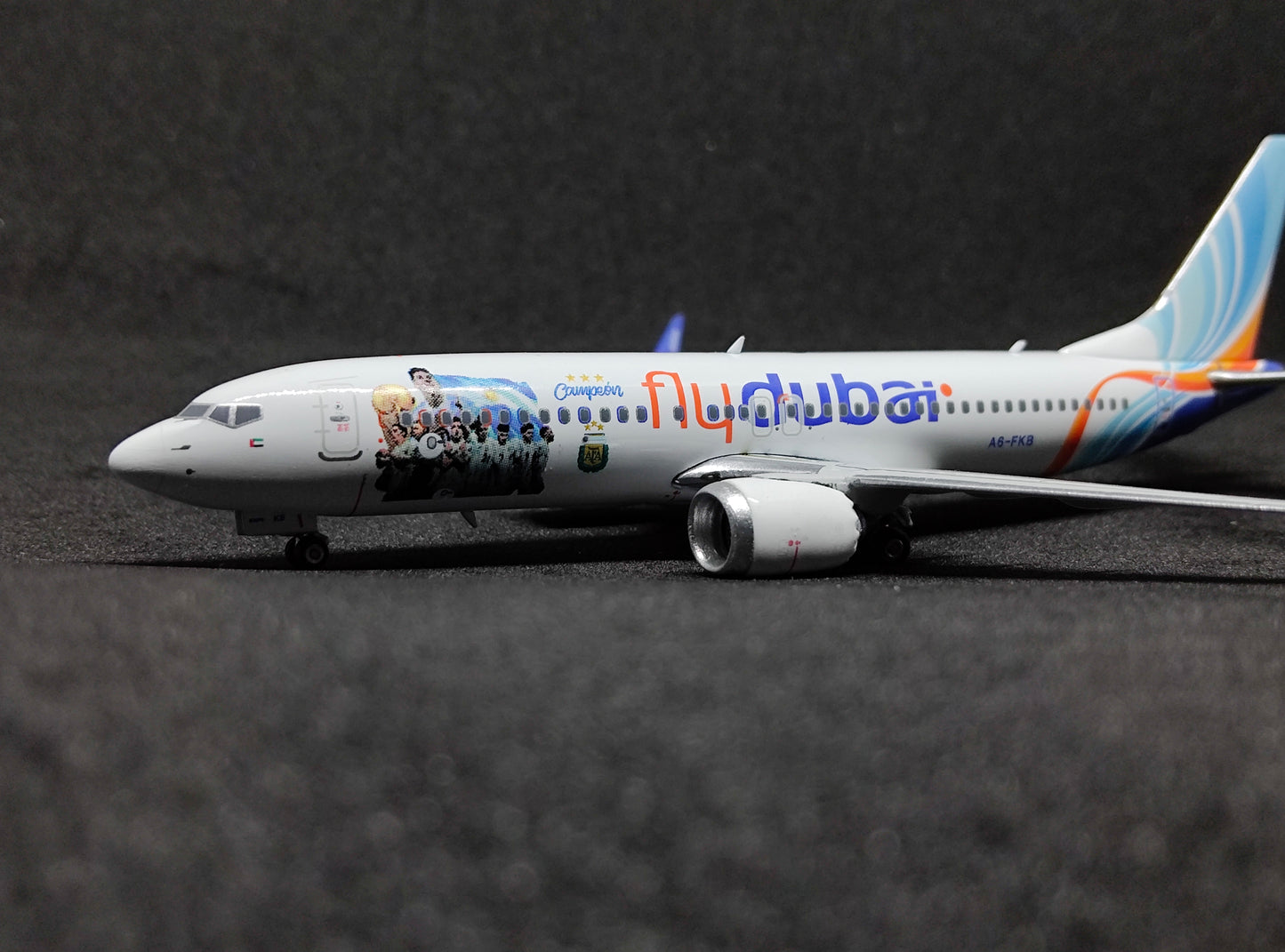 FlyDubai Boeing B737MAX-8 A6-FKB (Argentina Campeón Livery) 1/400 Diecast Scale Model Phoenix