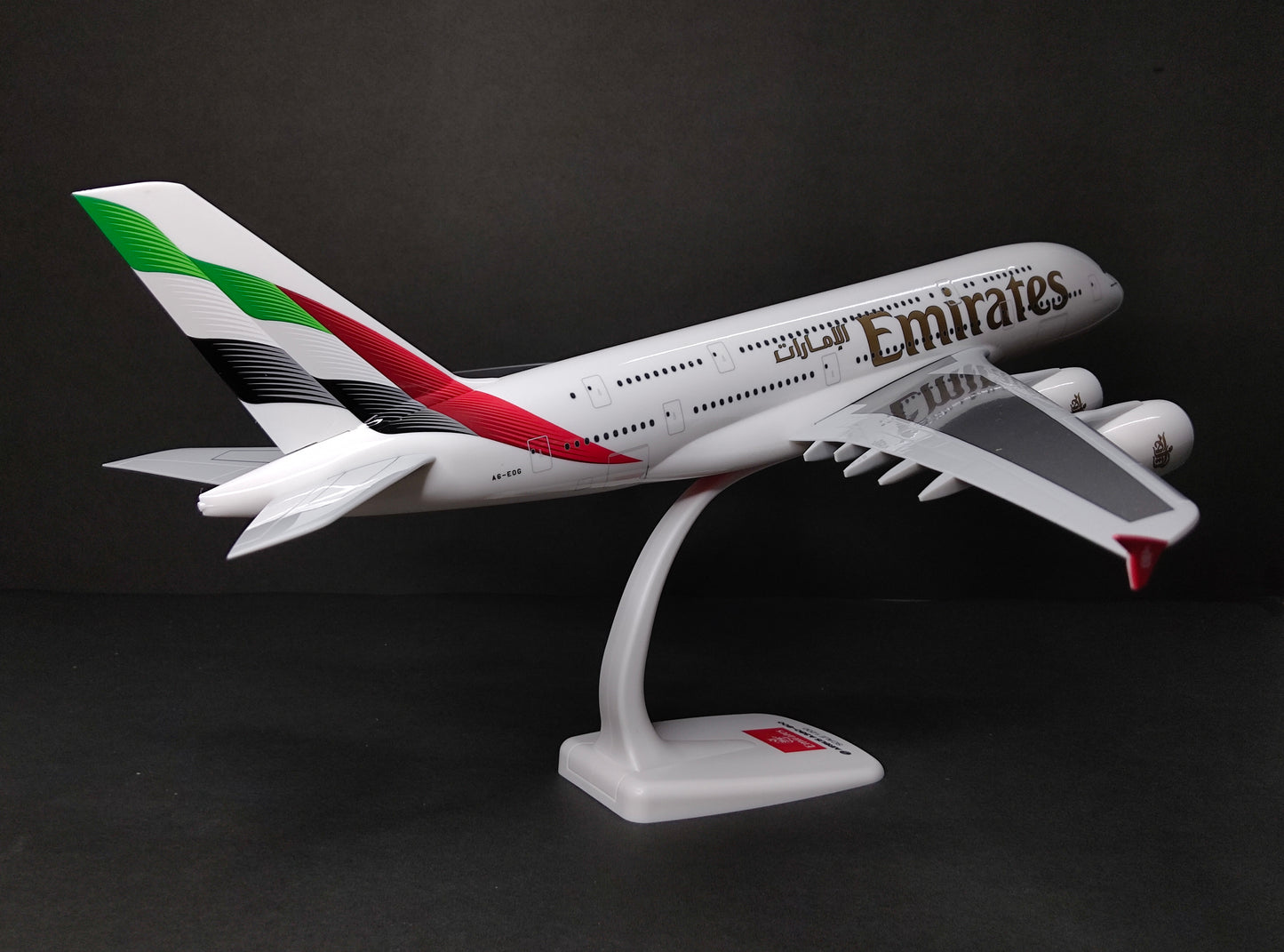 Emirates Airbus A380-800 A6-EOG (New Livery) 1/200 Scale Snap Fit Model