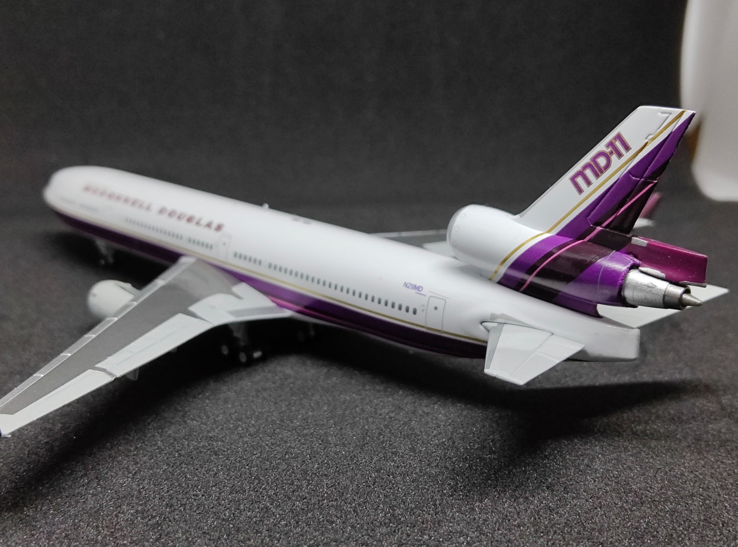 MCDonnell Douglas MD11 N211MD House Livery 1/400 Aircraft Scale Model YYWings