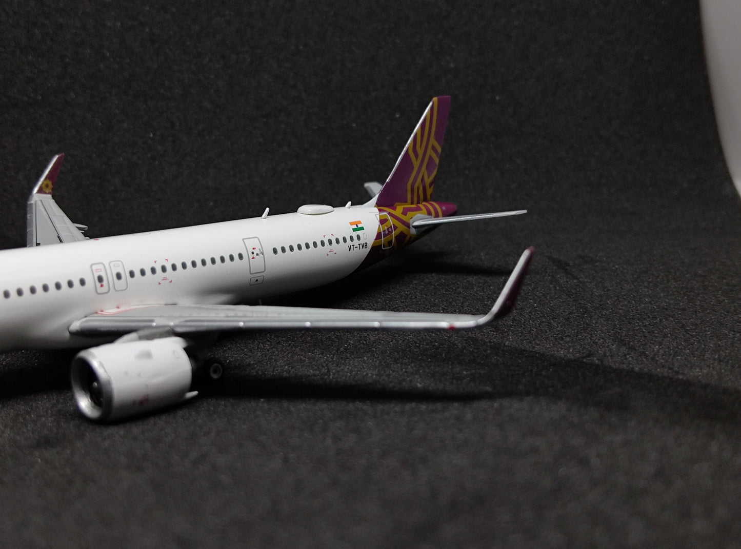 Vistara Airbus A321NEO VT-TVB 1/400 Scale Diecast Model JCWings