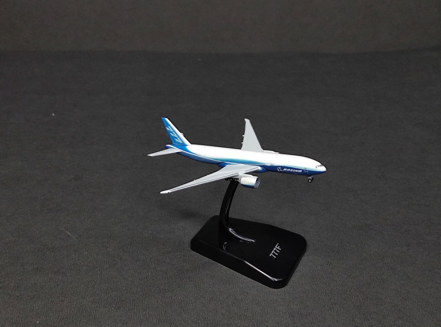 Boeing Company House Colour Boeing B777-200F 1/1000 Diecast Scale Model Hogan Wings