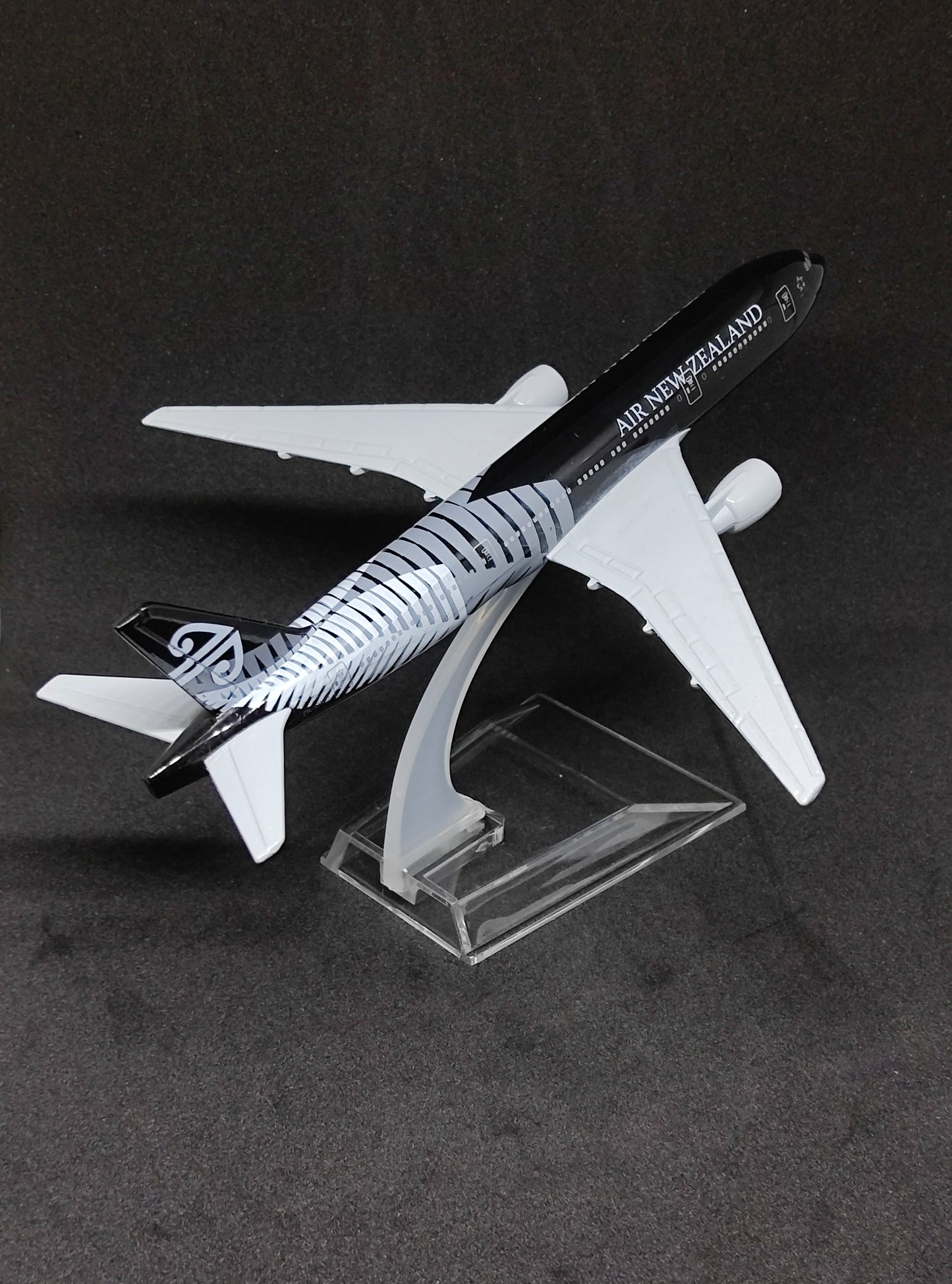 Air New Zealand Boeing B777-300ER ZK-OKQ 16cms Airplane Model