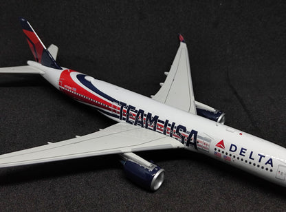 Delta Airlines (Team USA livery) Airbus A350-900 N521DN 1/400 Diecast Scale Model Aviation400 Detachable Landing Gear