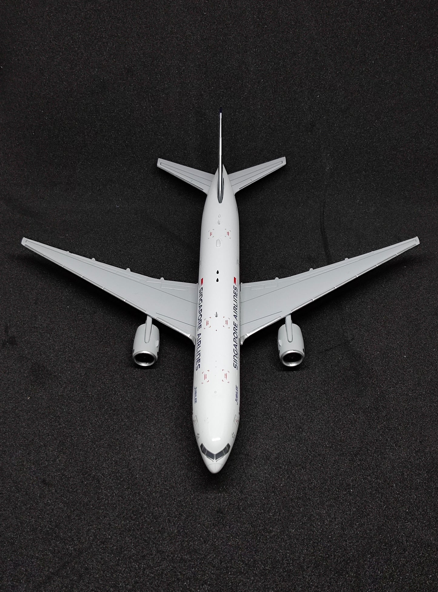 Singapore Airlines Boeing B777-200ER 9V-SRN Diecast Scale Model JCWings