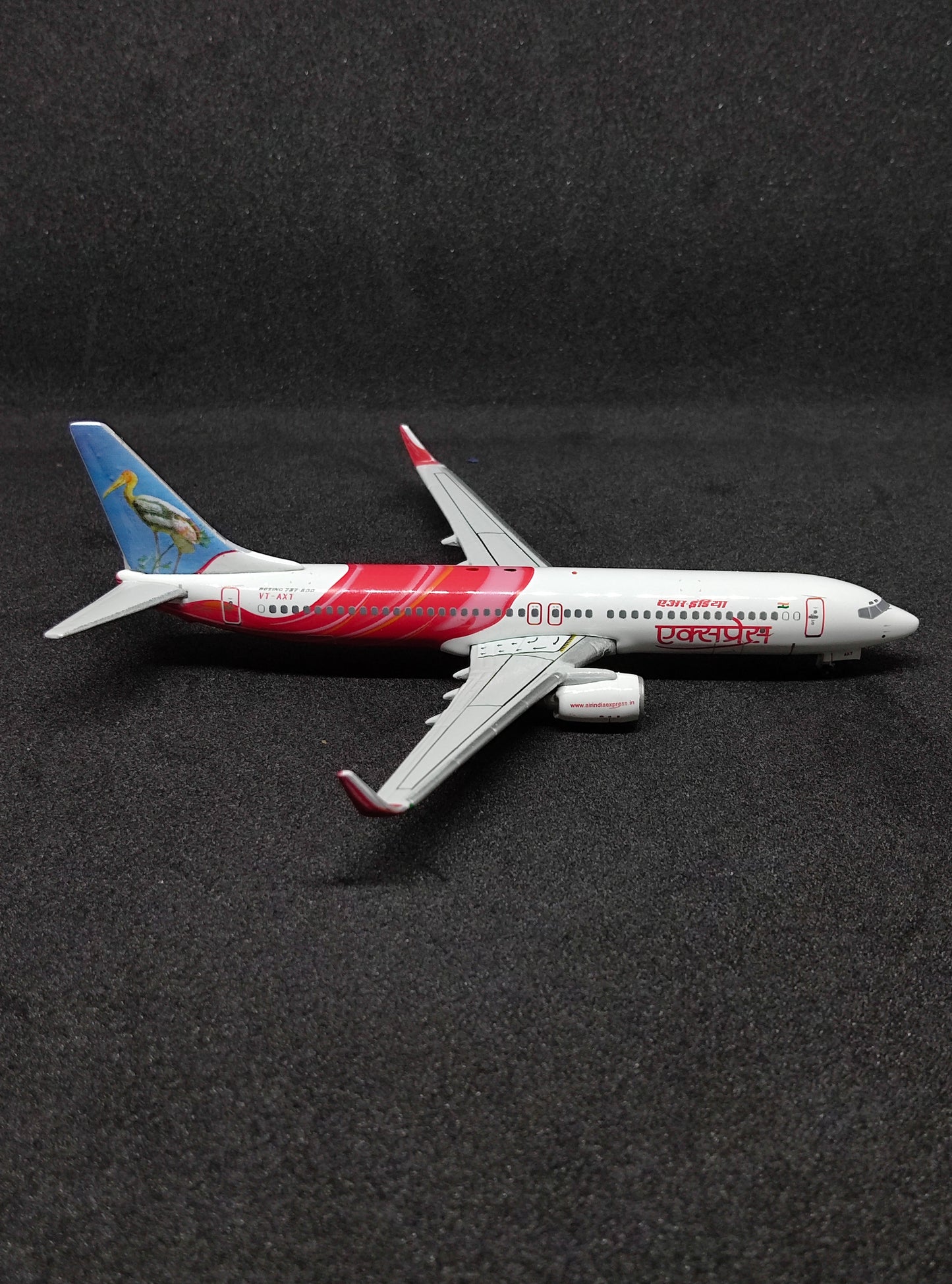 എയർ ഇന്ത്യ എക്സ്പ്രസ് ബോയിംഗ് 737-800 VT-AXT (Stork & Peacock) 1/400 സ്കെയിൽ ഡൈകാസ്റ്റ് മോഡൽ ബ്രാൻഡ് ഫീനിക്സ്