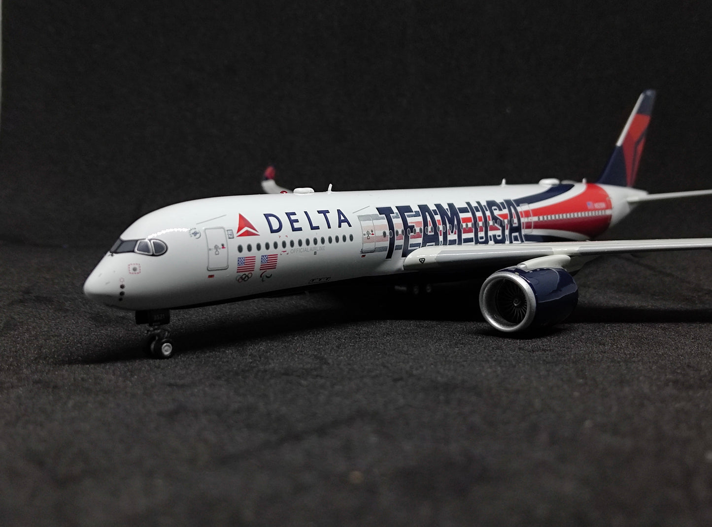 Delta Airlines (Team USA livery) Airbus A350-900 N521DN 1/400 Diecast Scale Model Aviation400 Detachable Landing Gear
