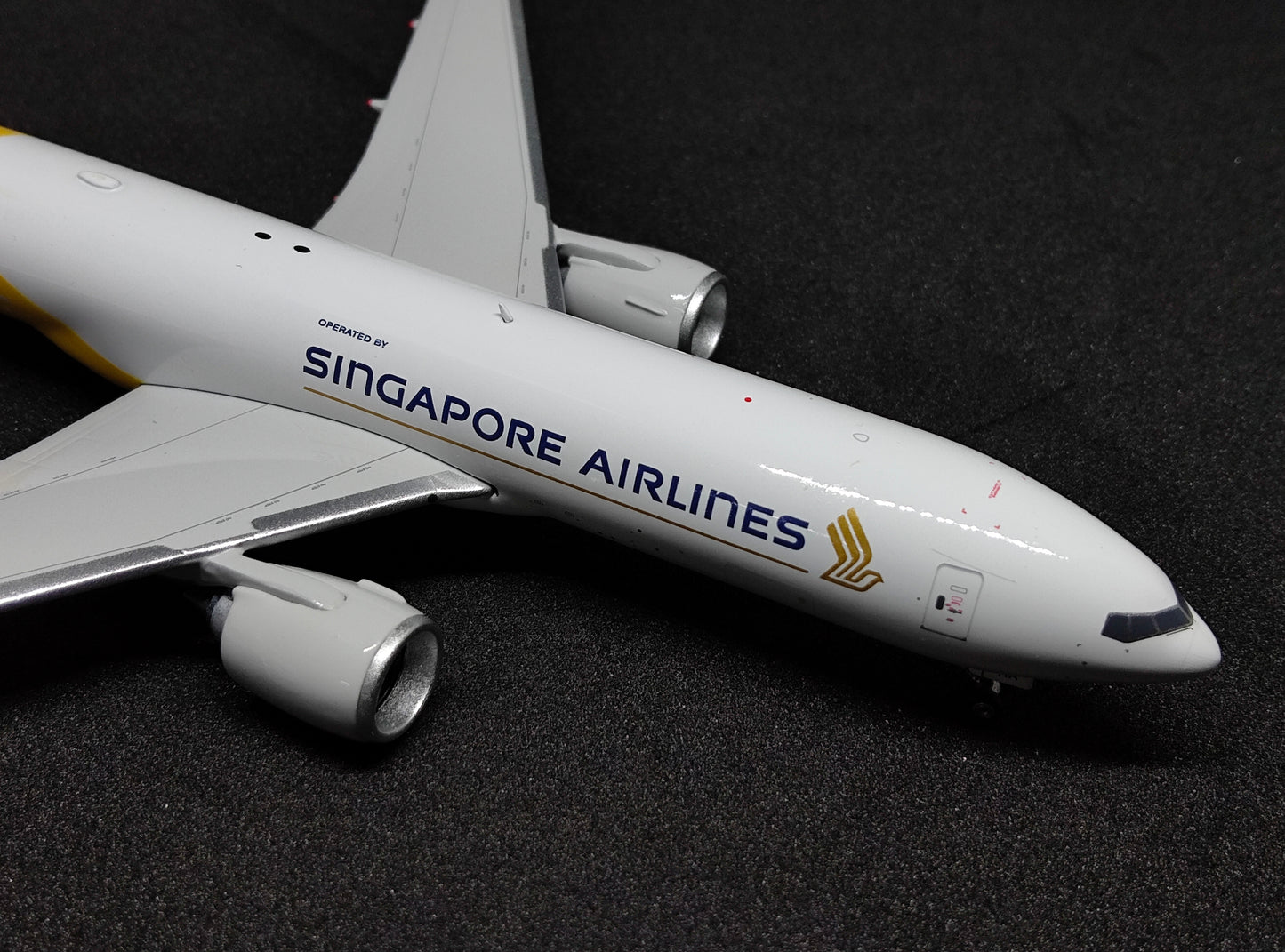 Singapore Airlines Cargo DHL Boeing 777-200LRF 9V-DHA 1/400 Phoenix Models