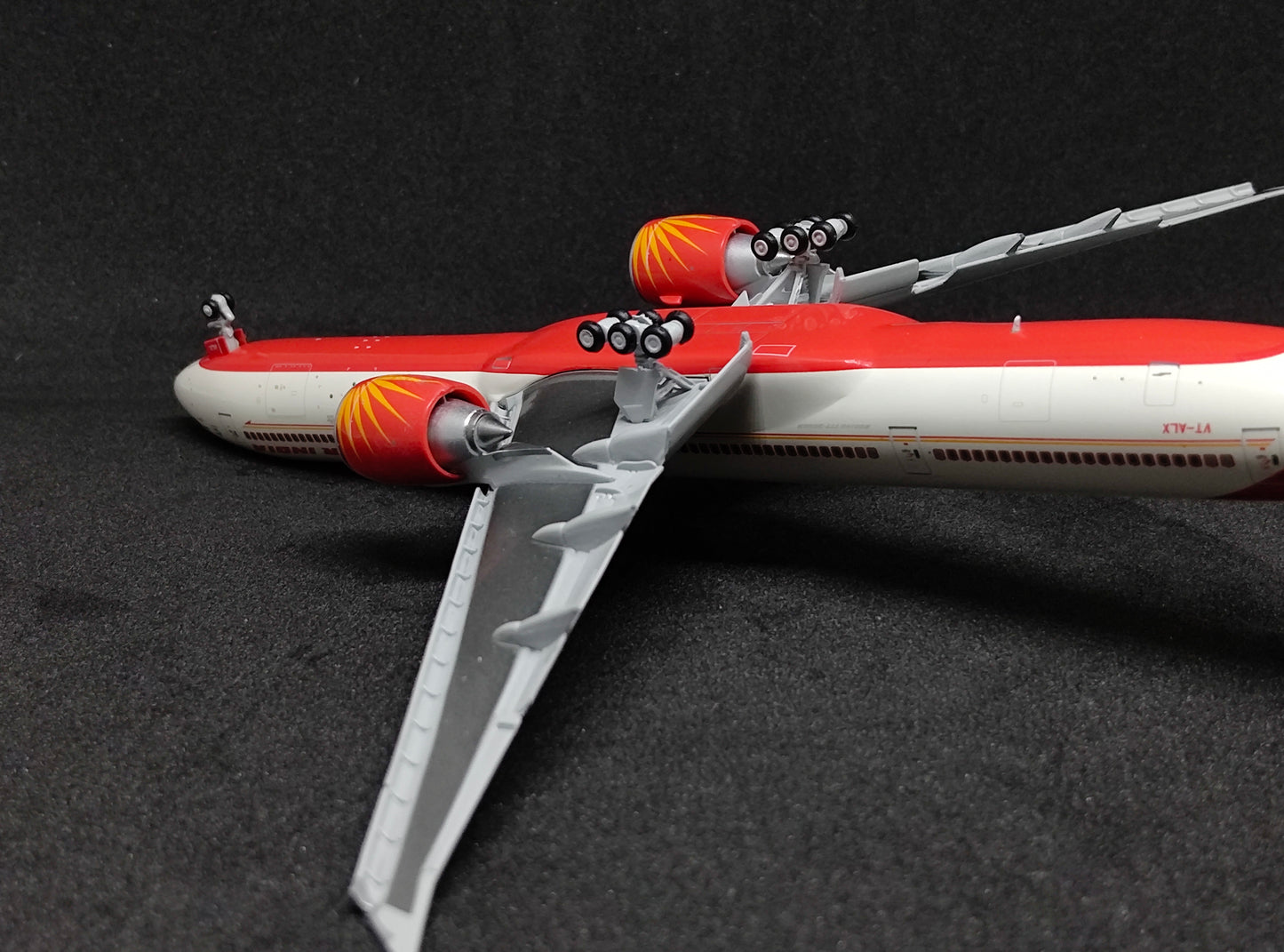 Air India Boeing 777-300ER VT-ALX Flaps Down Version 1/400 Scale Model JCWings