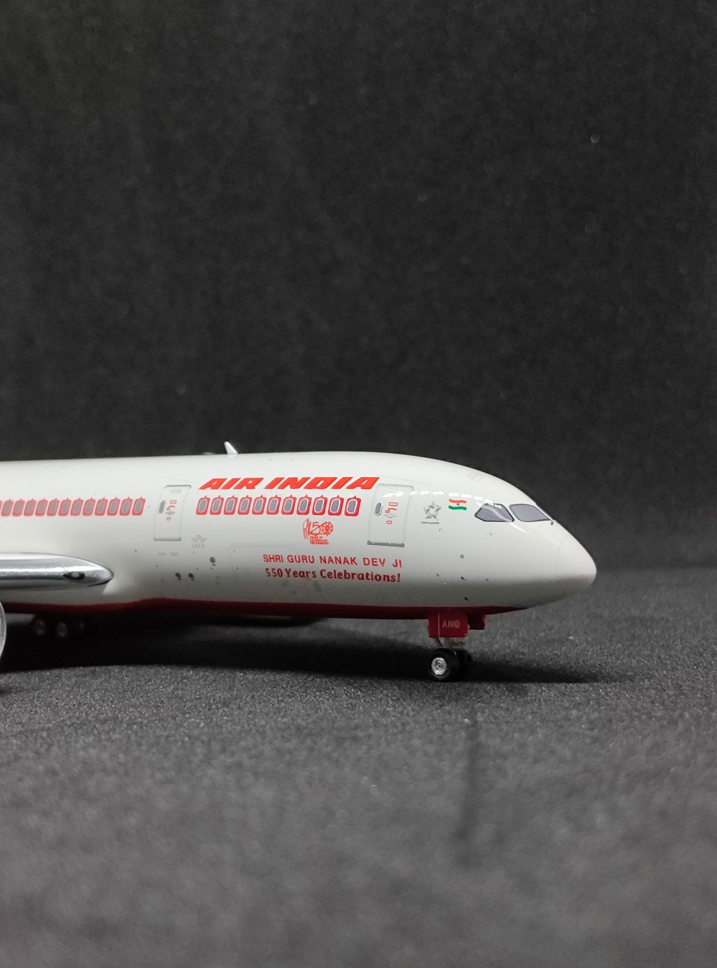 Air India Boeing 787-8 (Shri Guru Nanak Dev Ji 550 Years Celebration Livery) VT-ANQ 1/400 Aircraft Scale Model Phoenix