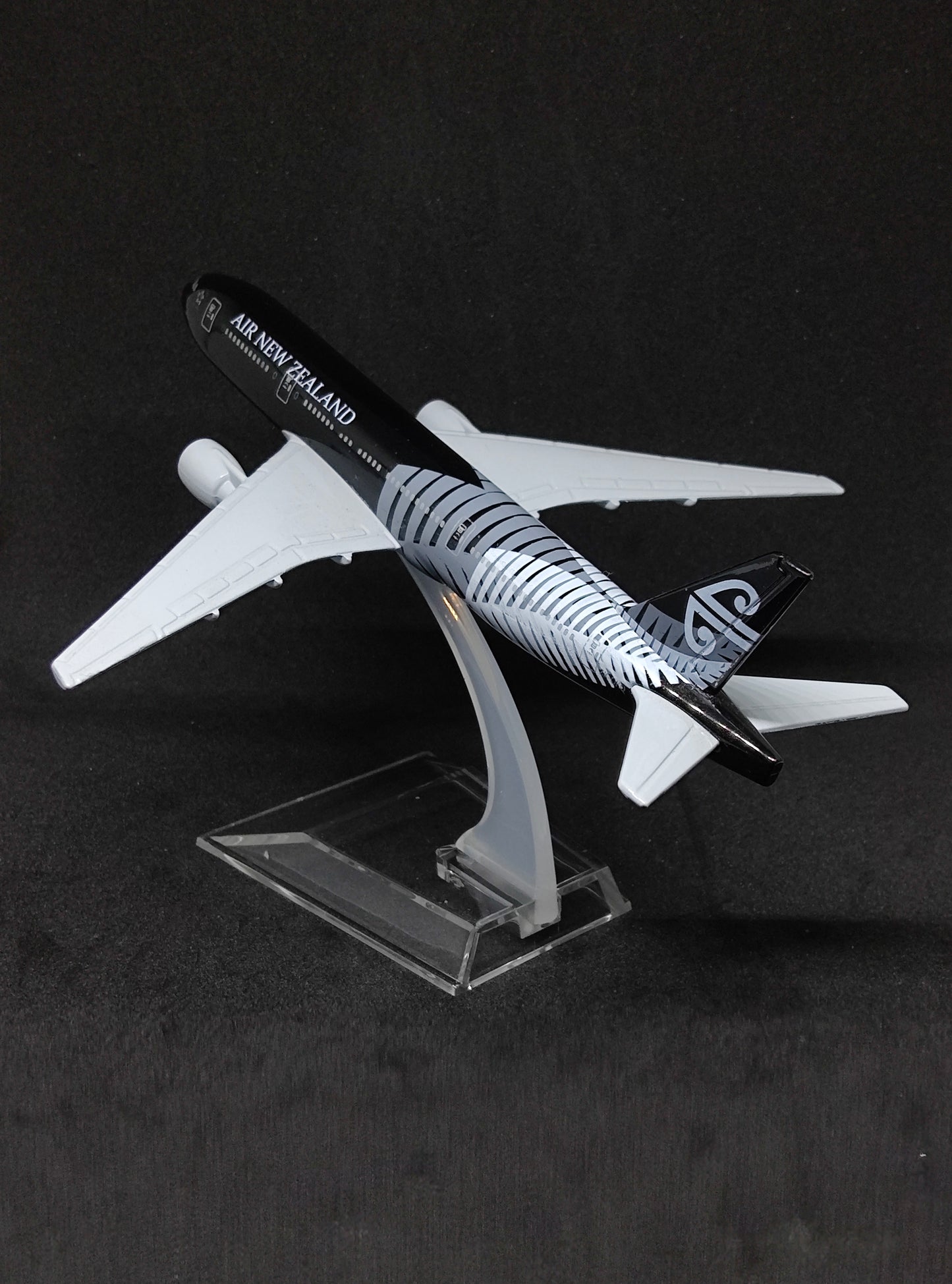 Air New Zealand Boeing B777-300ER ZK-OKQ 16cms Airplane Model