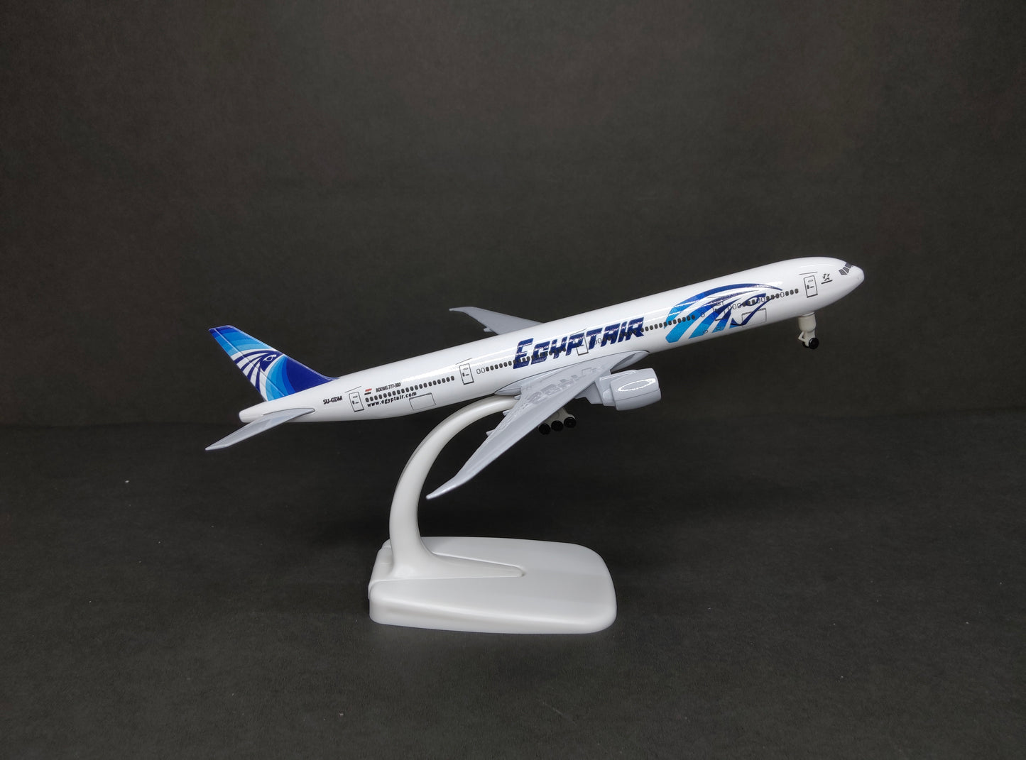 Egypt Air Boeing 777-300 SU-GDM 20cms Airplane Model