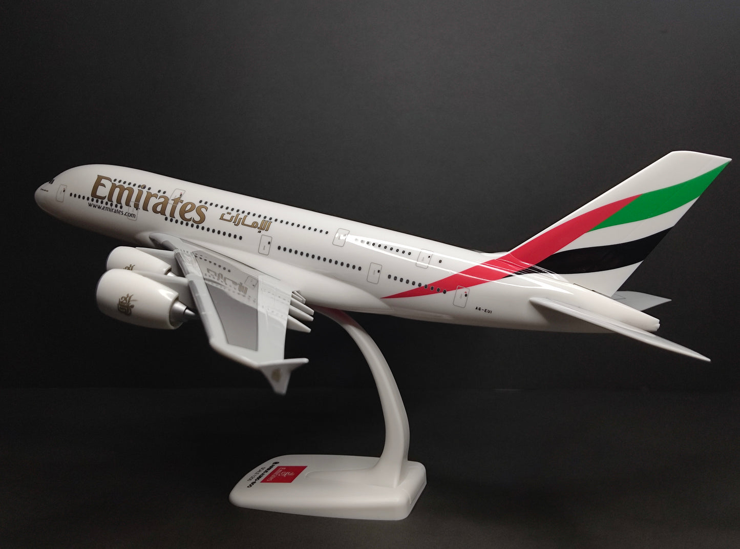 Emirates Airbus A380-800 A6-EUI (Classic Livery) 1/200 Scale Snap Fit Model