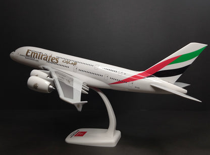 Emirates Airbus A380-800 A6-EUI (Classic Livery) 1/200 Scale Snap Fit Model