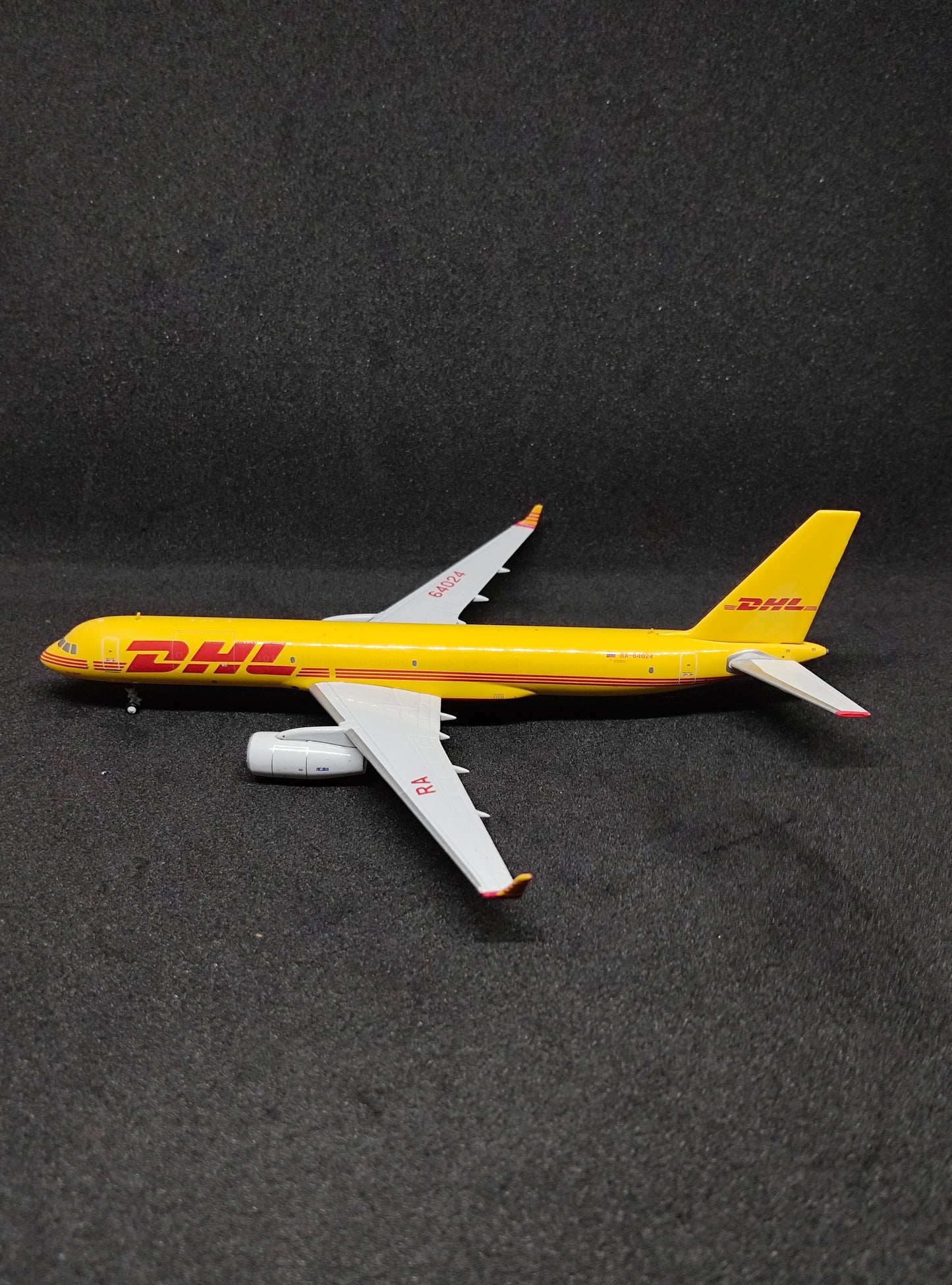 DHL Tuplov TU-204-100 RA-64024 1/400 Diecast Scale Model PandaModel