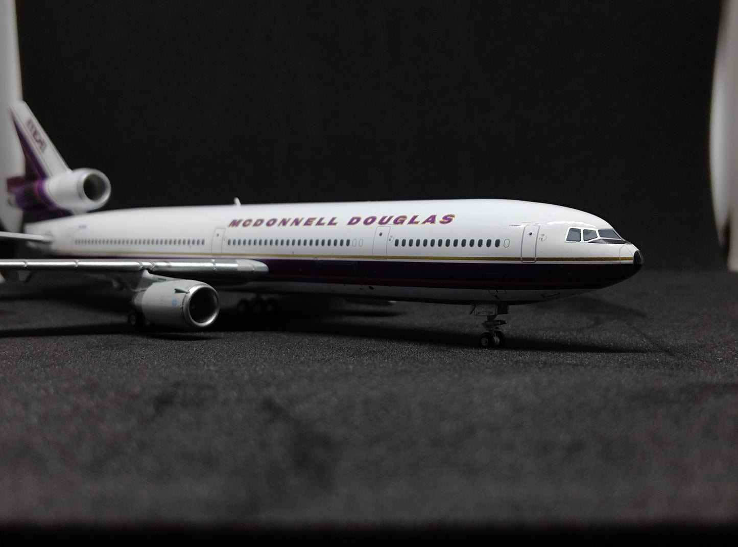 MCDonnell Douglas MD11 N211MD House Livery 1/400 Aircraft Scale Model YYWings