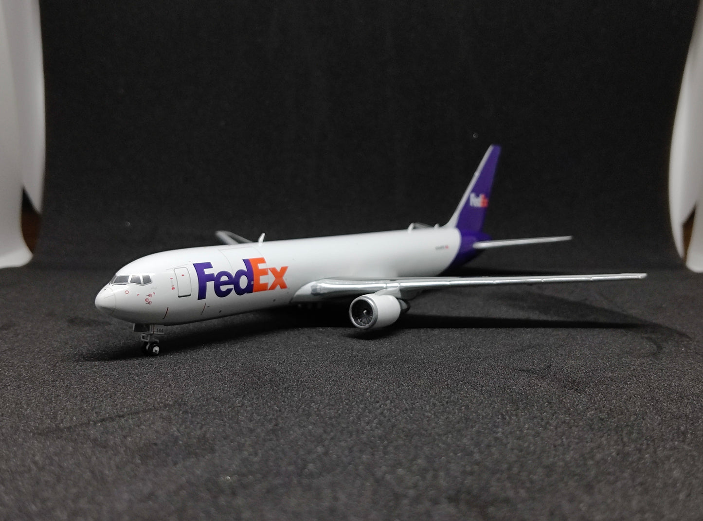 FedEx Boeing 767-300F N144FE 1/400 Diecast Scale Model GeminiJets