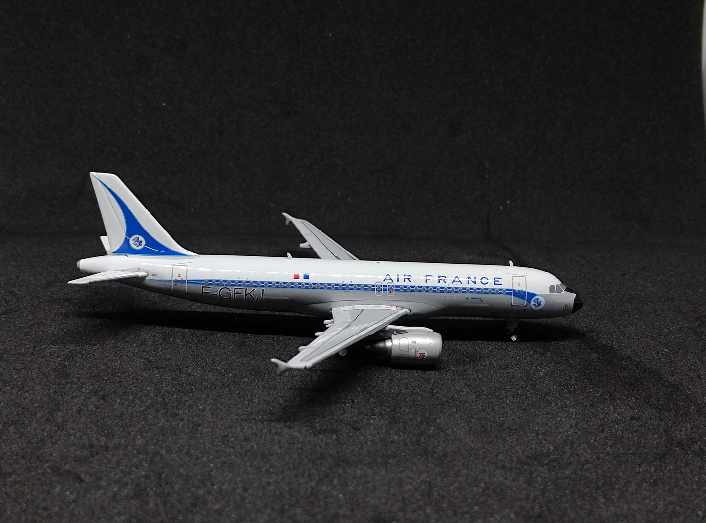 Air France Airbus A320-200 F-GFKJ (Retro Livery) 1/400 Diecast Scale Model Aviation400
