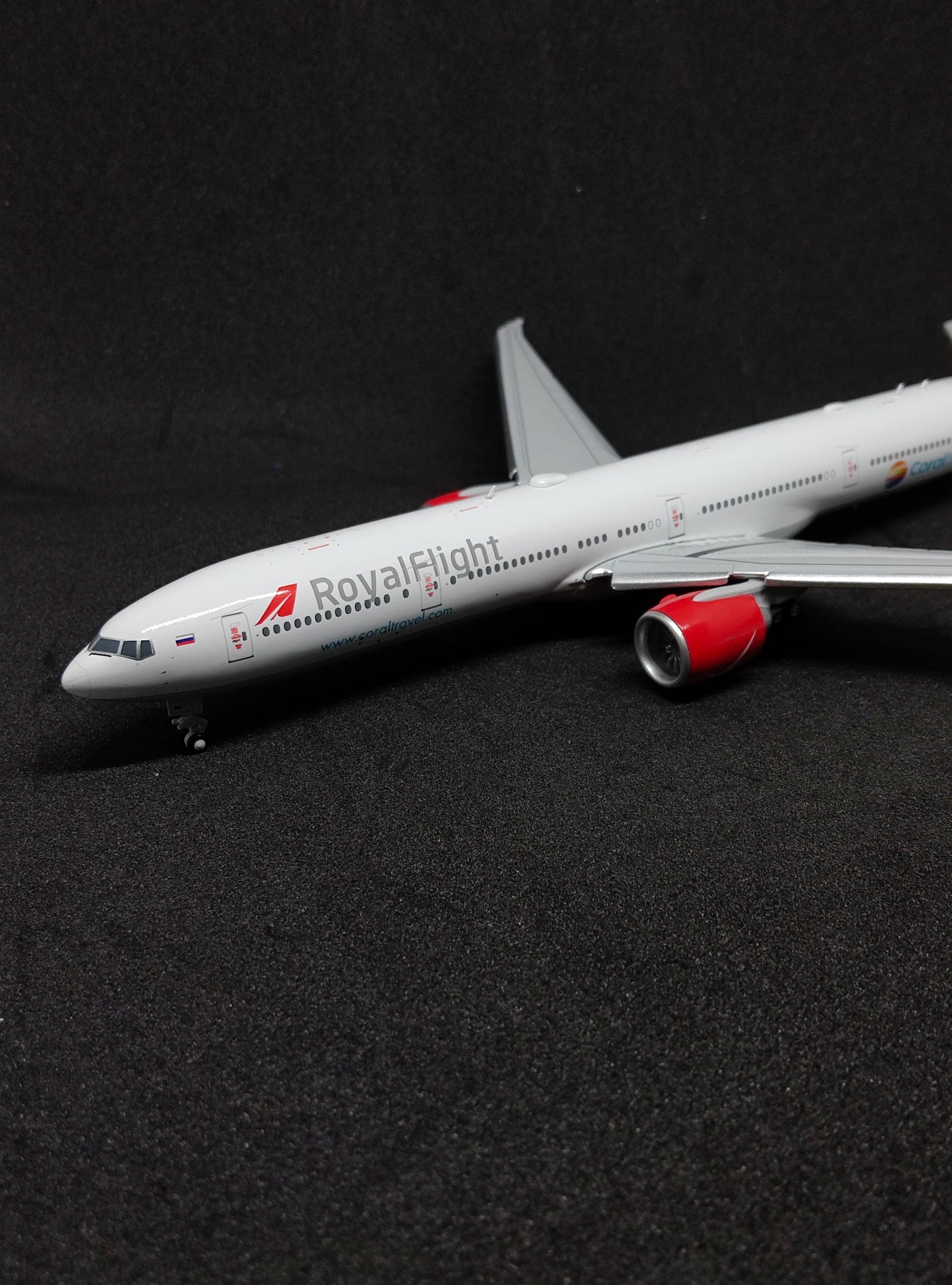 Royal Flight Boeing B777-300ER VP-BGK flaps down version 1/400 Diecast Scale Model JCWings
