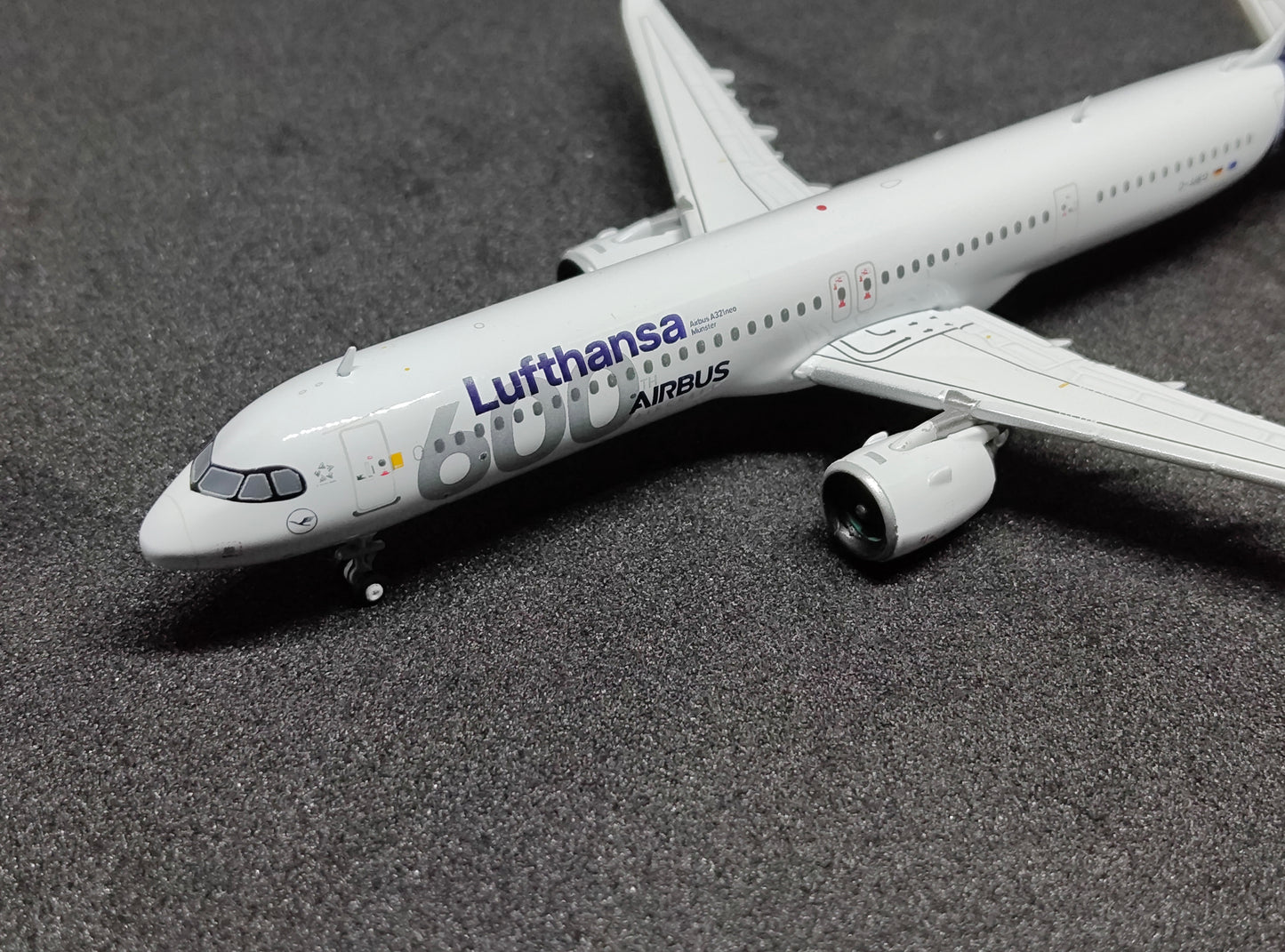 Lufthansa Airbus A321neo (600th Airbus Aircraft Sticker Livery) D-AIEQ 1/400 Diecast Scale Model GeminiJets
