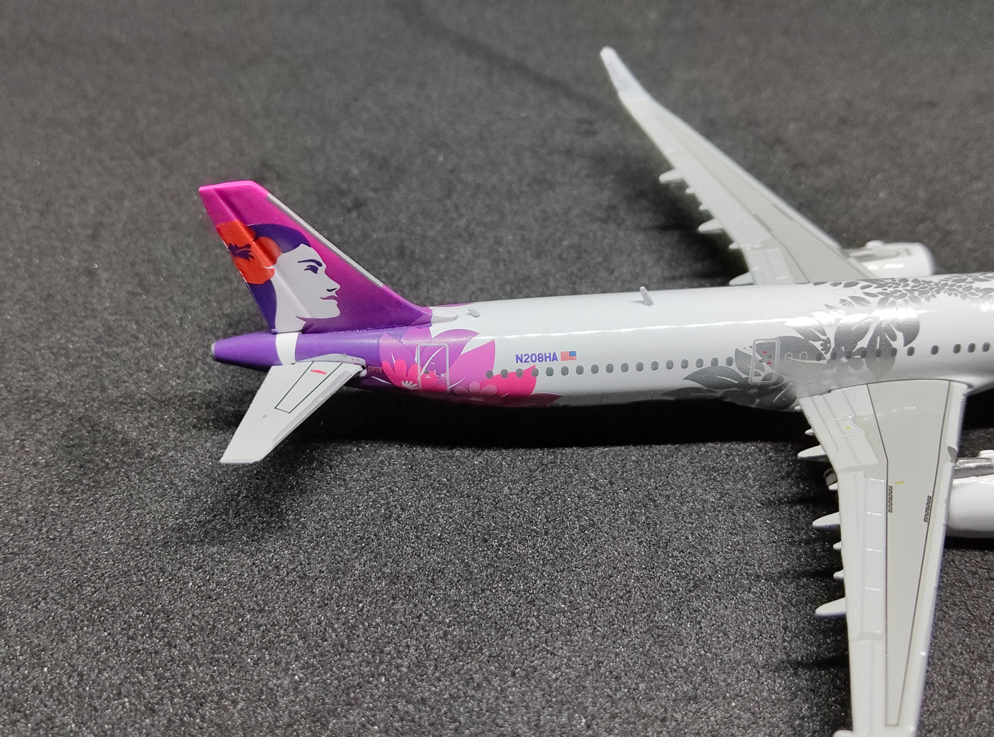 Hawaiian Airlines Airbus A321neo N208HA 1/400 Diecast Scale Model GeminiJets