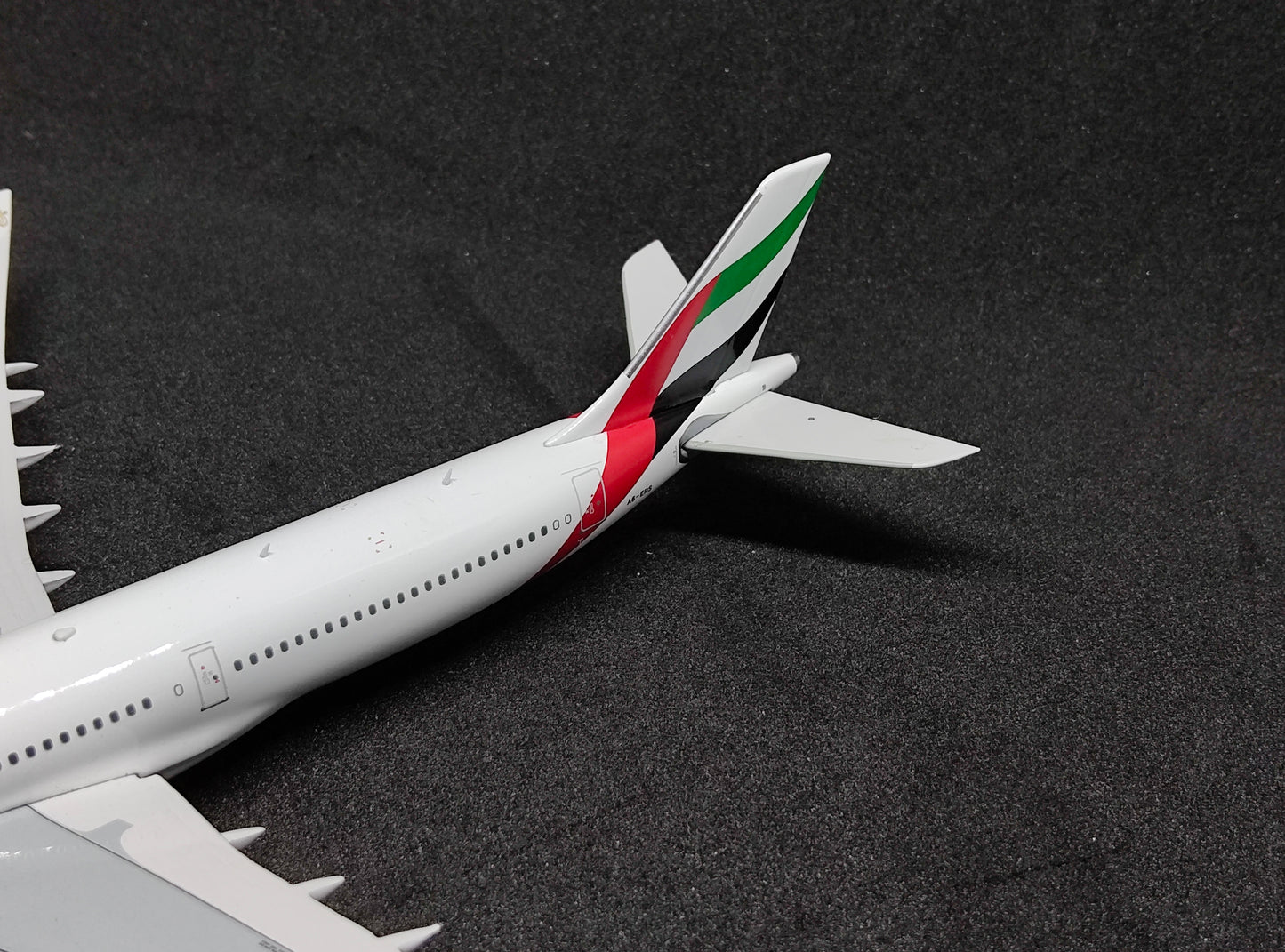 Emirates Airbus A340-300 A6-ERS 1/400 Diecast Model Aviation400