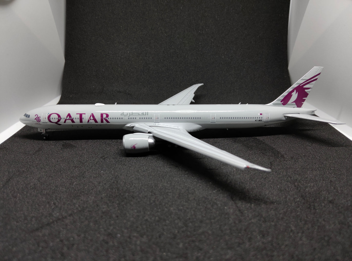 Qatar Airways Boeing 777-300ER A7-BEE (25 Years of Excellence) Flaps Down Version 1/400 Diecast Scale Model JCWings