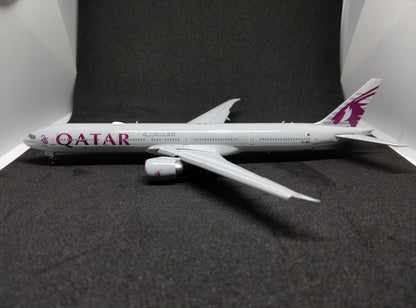 Qatar Airways Boeing 777-300ER A7-BEE (25 Years of Excellence) Flaps Down Version 1/400 Diecast Scale Model JCWings
