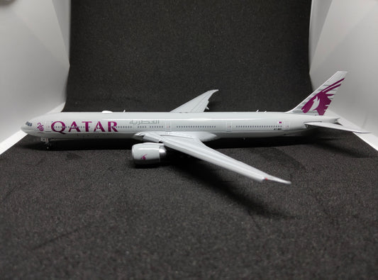 Qatar Airways Boeing 777-300ER A7-BEE (25 Years of Excellence) Flaps Down Version 1/400 Diecast Scale Model JCWings