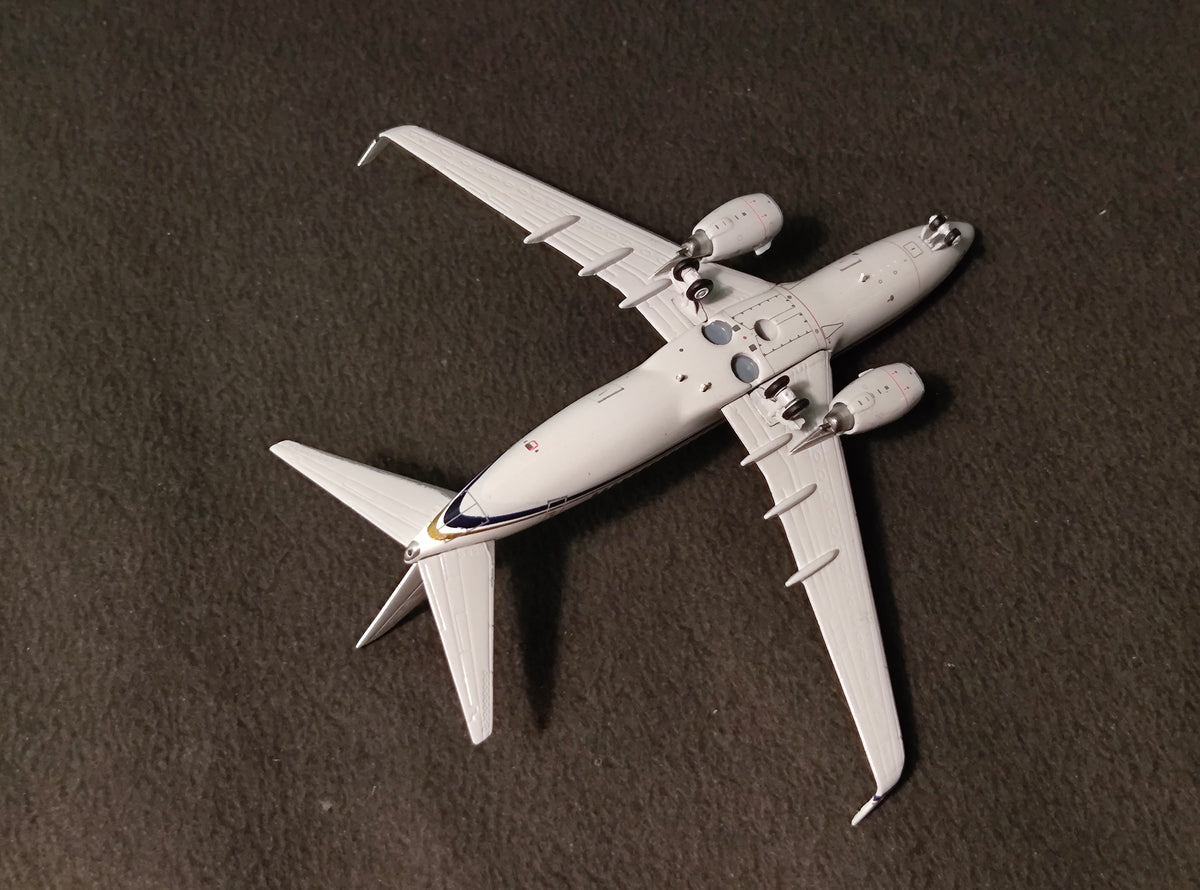 United States Navy C-40A Clipper 165835 B737 1/400 Diecast Scale Model JCWings